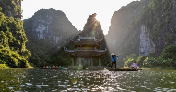 Tràng An trở lại, mang theo tấm lòng của người lái đò