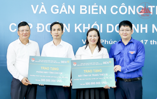 Hỗ trợ 800 triệu đồng thực hiện mô hình "Phòng máy tính cho em"