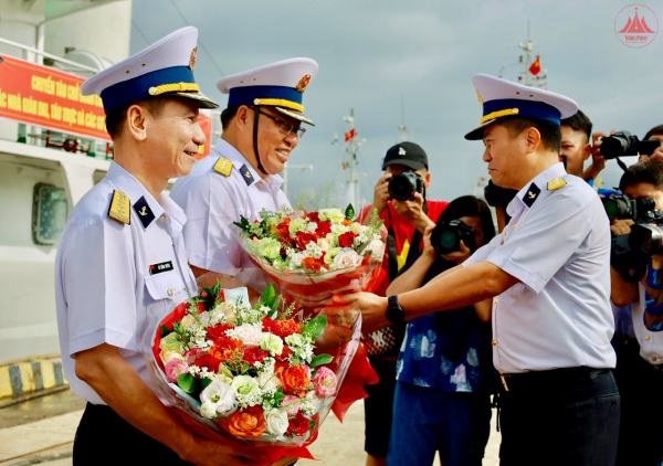 Xuất quân đi thăm, chúc Tết cán bộ, chiến sĩ nhà giàn DK1 và các lực lượng làm nhiệm vụ trên biển