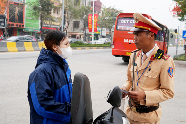 Nâng cao văn hóa giao thông từ chế tài đủ mạnh