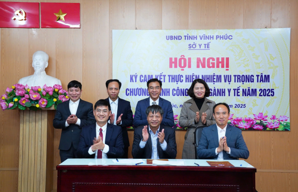 Ký cam kết thực hiện nhiệm vụ trọng tâm, chương trình công tác ngành Y tế năm 2025