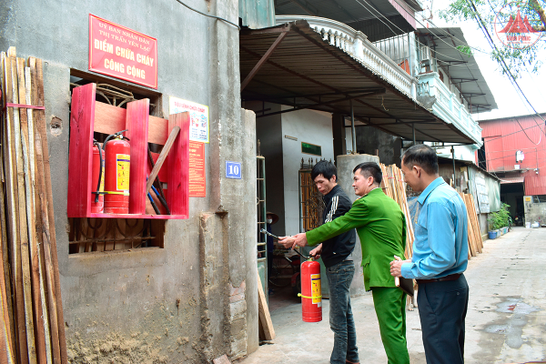 Mùa nắng nóng, làng nghề lại lo cháy