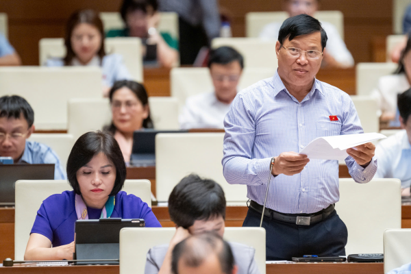 Đại biểu Quốc hội tỉnh thảo luận về dự án Luật Cán bộ, công chức (sửa đổi)