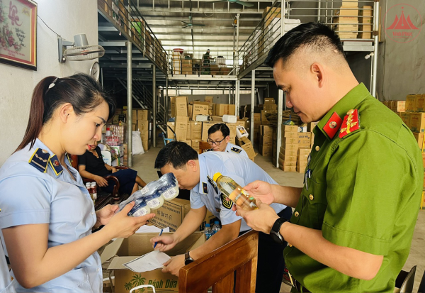 Xử phạt gần 50 triệu đồng cơ sở kinh doanh mỹ phẩm nhập lậu