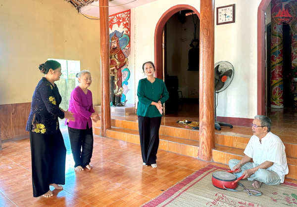 Những người “thắp lửa” nghệ thuật dân ca truyền thống