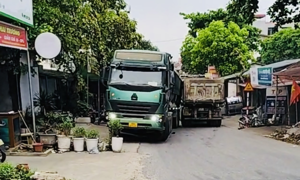 Thấp thỏm lo âu khi lưu thông tại ngã ba bến đò Đức Bác cũ