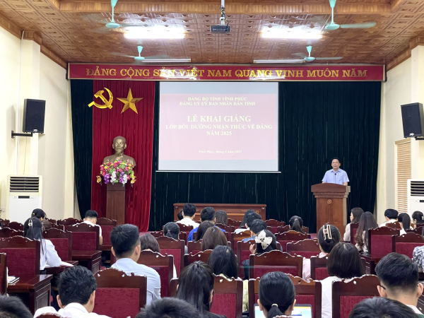 Khai giảng lớp bồi dưỡng nhận thức về Đảng
