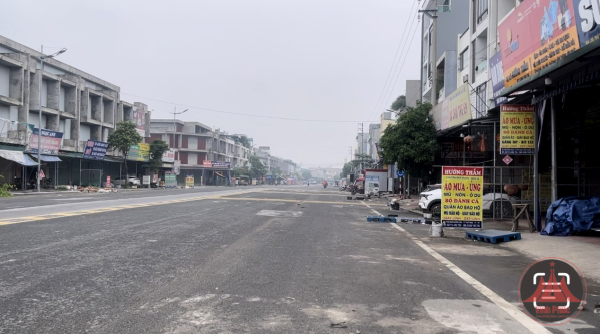 Chưa từng có: Tiểu thương thị trấn Thổ Tang đồng loạt đóng cửa