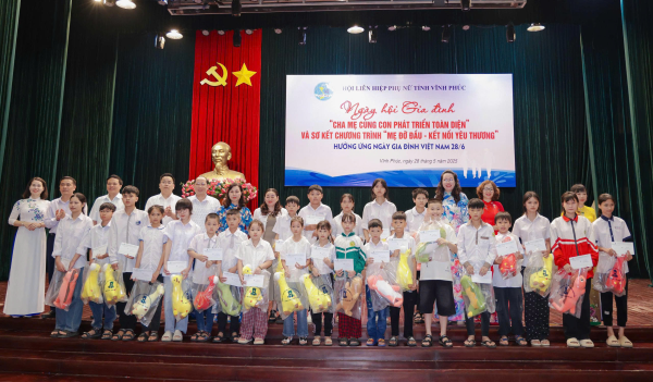 Ngày hội gia đình “Cha mẹ cùng con phát triển toàn diện” và sơ kết chương trình “Mẹ đỡ đầu - Kết nối yêu thương”