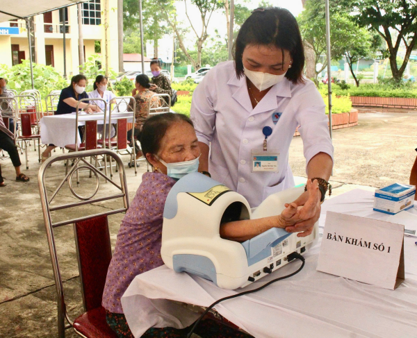 Đưa vào hoạt động Phòng khám Đa khoa Thổ Tang