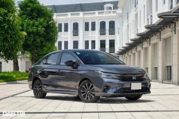 Đối thủ của Vios, CX-5 quay lại cuộc đua ưu đãi sau một tháng "vắng bóng"
