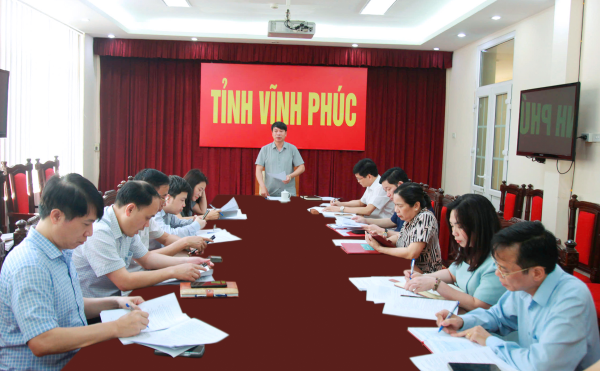 Phó Chủ tịch UBND tỉnh Nguyễn Khắc Hiếu nghe báo cáo Dự thảo Đề án bảo tồn và phát huy giá trị di tích khảo cổ học Đồng Đậu, giai đoạn 2025 - 2035