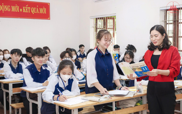 Chi bộ Trường THPT Yên Lạc nhiệm kỳ 2020 - 2025:  Một chặng đường phát triển toàn diện và bền vững