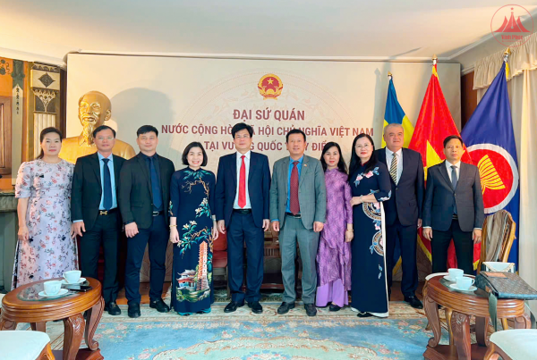 Đoàn công tác của tỉnh Vĩnh Phúc thăm và làm việc với Đại sứ quán Việt Nam tại Thụy Điển