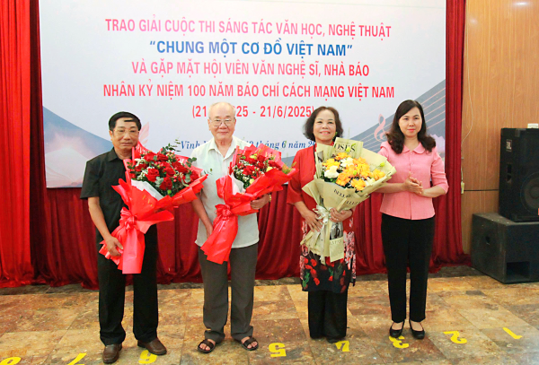 Gặp mặt kỷ niệm 100 năm ngày Báo chí Cách mạng Việt Nam