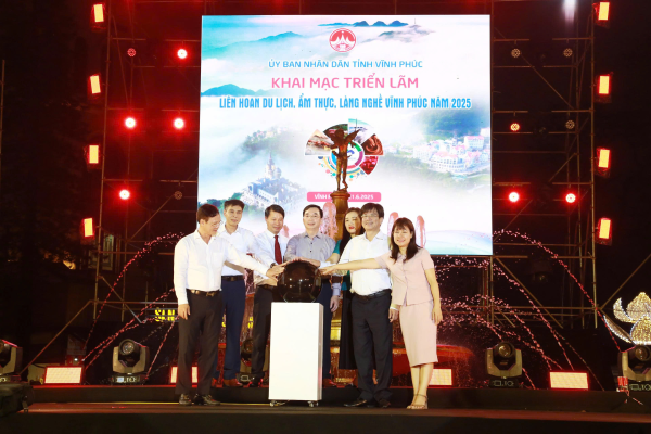Khai mạc Triển lãm liên hoan du lịch, ẩm thực, làng nghề Vĩnh Phúc năm 2025