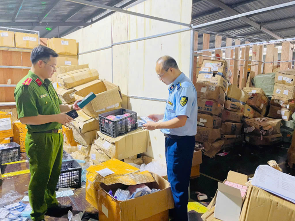 Truy thu, xử phạt hàng tỷ đồng trong đợt cao điểm chống buôn lậu