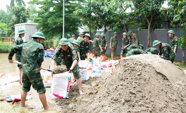 Trường Trung cấp Kỹ thuật Tăng thiết giáp học và làm theo Bác