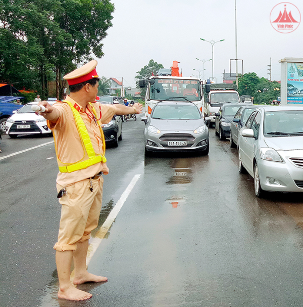 Bảo đảm an toàn giao thông trong điều kiện thời tiết phức tạp