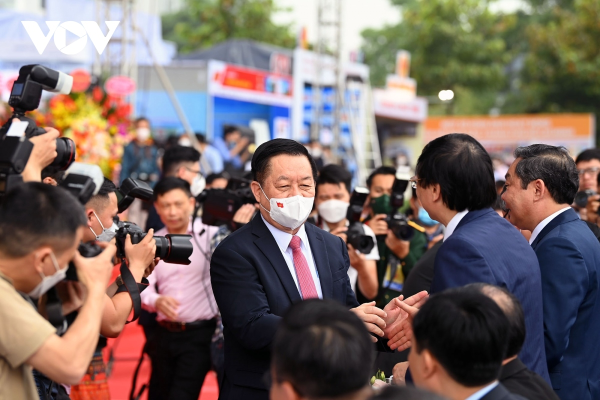 Người đứng đầu cơ quan báo chí không giữ chức vụ quá 2 nhiệm kỳ liên tiếp tại 1 cơ quan báo chí