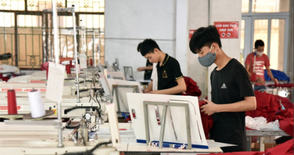 Giúp doanh nghiệp vượt khó khăn