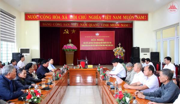 Gặp mặt Đoàn đại biểu người có uy tín trong đồng bào dân tộc thiểu số