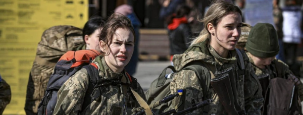  Quan chức Ukraine kêu gọi cân nhắc huy động nữ giới vào quân đội