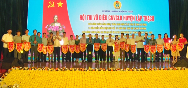 LĐLĐ huyện Lập Thạch tổ chức lễ phát động Tháng hành động về an toàn vệ sinh lao động và Tháng Công nhân