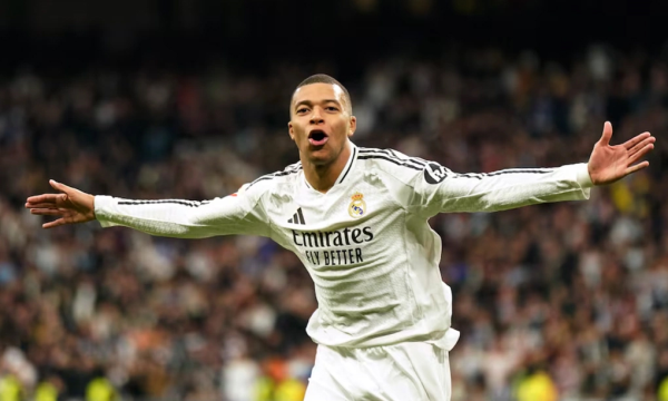 Mbappe lập cú đúp, Real Madrid vươn lên dẫn đầu La Liga