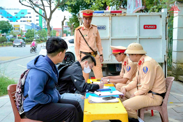 Xử lý nghiêm hành vi giao xe cho người chưa đủ điều kiện điều khiển