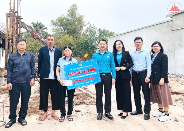 Trao hỗ trợ xây nhà 