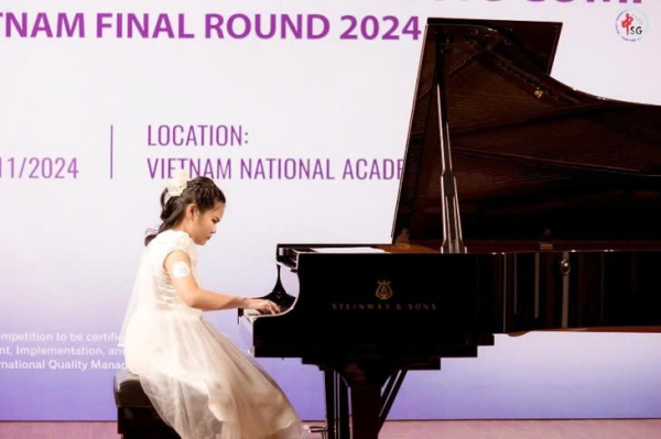 Cô bé khiếm thị thắp sáng sân khấu piano quốc tế