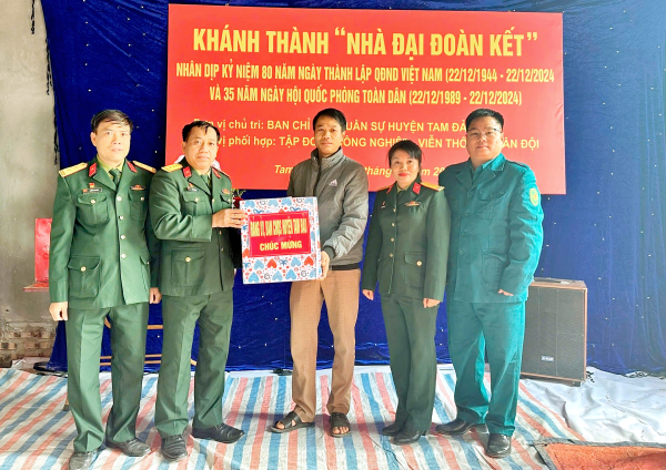 Lực lượng vũ trang tỉnh giúp người dân có hoàn cảnh khó khăn an cư