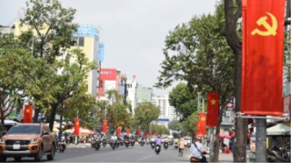 Làm rõ hành vi của người phụ nữ rạch pano tuyên truyền kỷ niệm ngày lễ lớn của đất nước