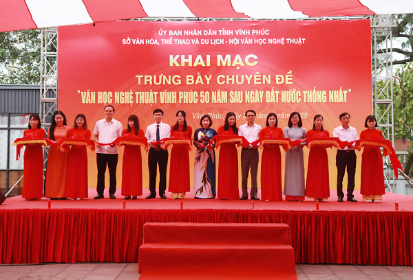 Trưng bày chuyên đề “Văn học, nghệ thuật tỉnh Vĩnh Phúc - 50 năm sau ngày đất nước thống nhất”