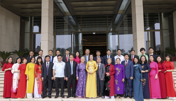 Phó Chủ tịch Quốc hội Nguyễn Thị Thanh gặp mặt Đoàn Đại biểu Quốc hội tỉnh Vĩnh Phúc các thời kỳ