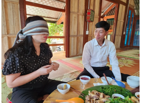 Thịt vịt suối xóm Nhàng da vàng như da gà