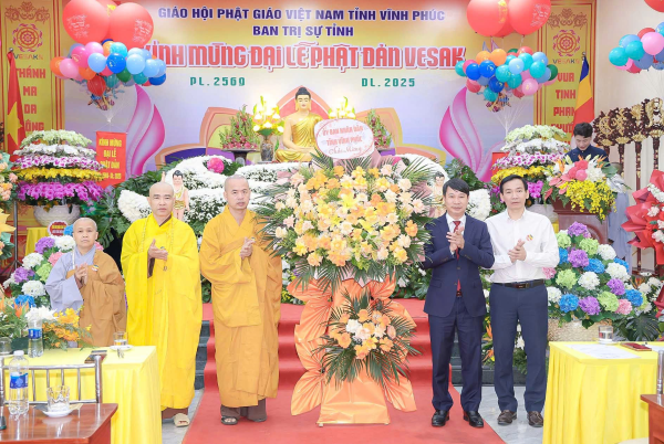 Phó Chủ tịch UBND tỉnh Nguyễn Khắc Hiếu dự, chúc mừng Đại lễ Phật đản