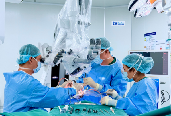 Đột quỵ do khối u não rò rỉ máu