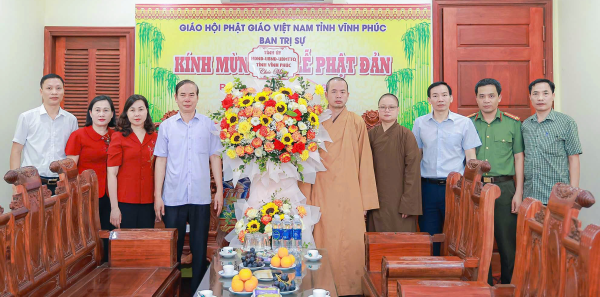 Trưởng Ban Tuyên giáo và Dân vận Tỉnh ủy Trần Thanh Hải chúc mừng Đại lễ Phật đản