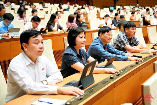 Quốc hội thông qua Nghị quyết về việc sắp xếp đơn vị hành chính cấp tỉnh