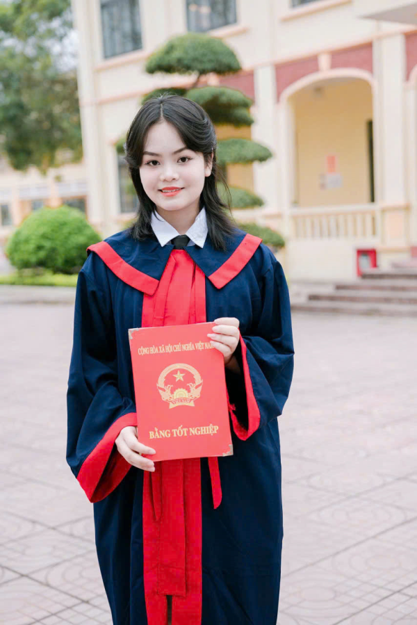Thủ khoa “kép” Nguyễn Hà Anh 