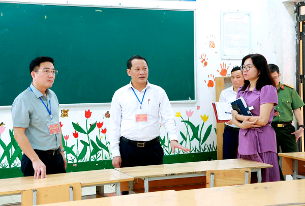 Phó Chủ tịch Thường trực UBND tỉnh Vũ Việt Văn kiểm tra công tác chuẩn bị kỳ thi tốt nghiệp THPT năm 2025