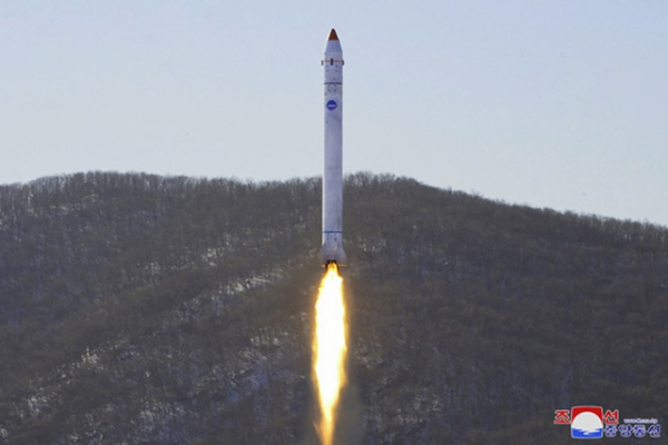 Triều Tiên xác nhận phóng vệ tinh để theo dõi quân đội Mỹ