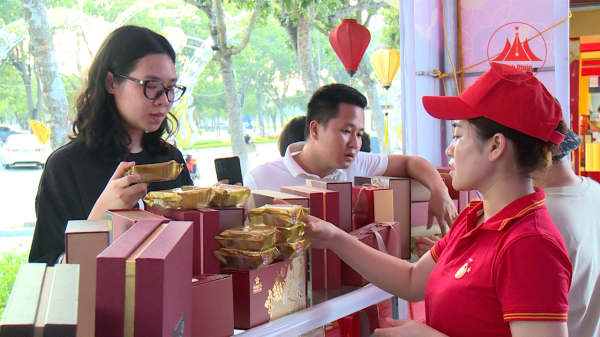 Đa dạng sản phẩm bánh Trung Thu trên thị trường