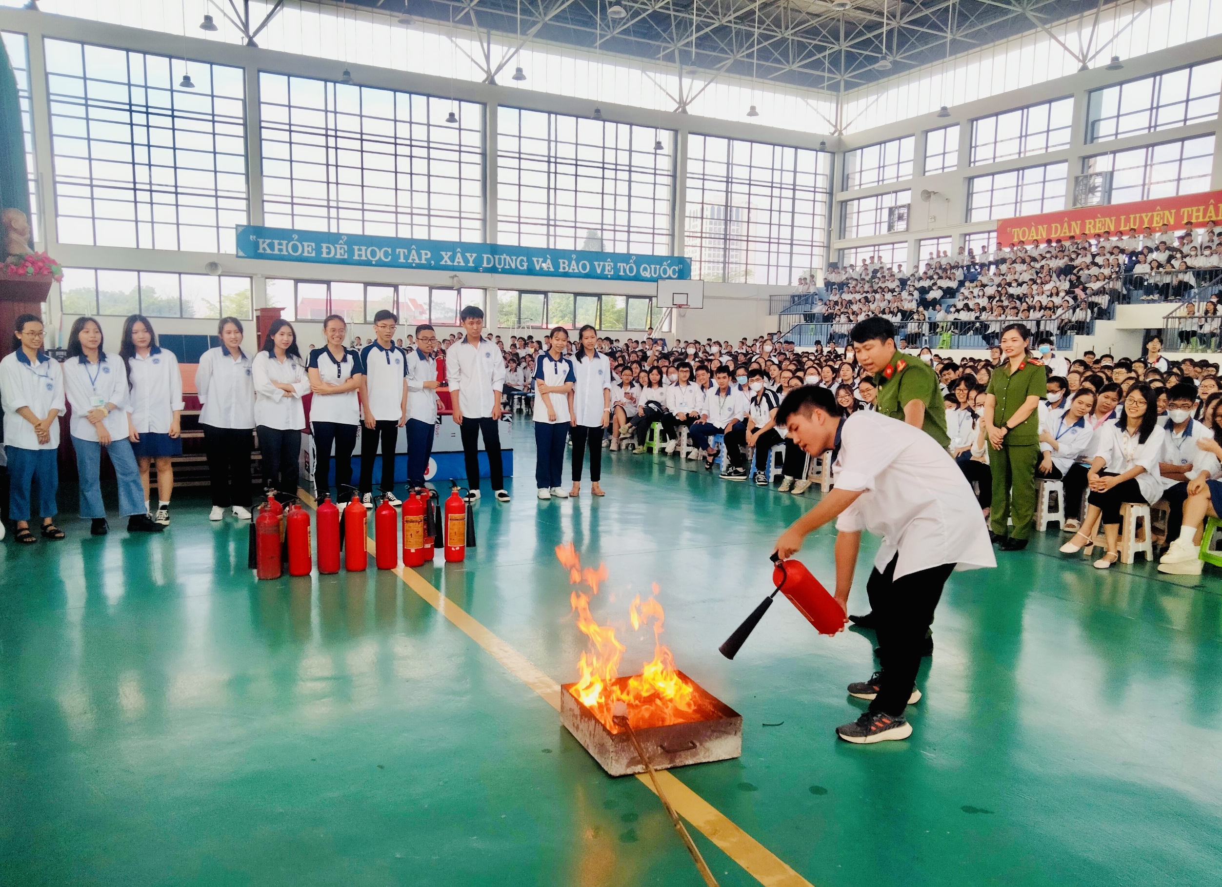 Trường THPT Chuyên Vĩnh Phúc tập huấn phòng cháy, chữa cháy