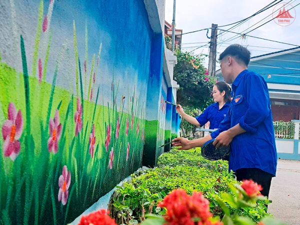 Thanh niên xung kích xây dựng thôn, làng xanh - sạch - đẹp