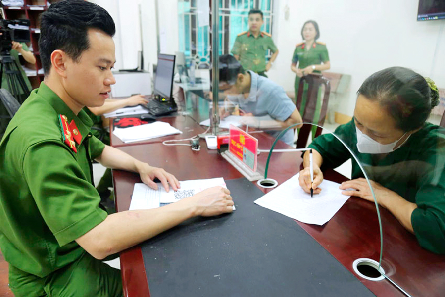 Thành phố Vĩnh Yên: Chi trả trợ cấp an sinh xã hội không dùng tiền mặt đạt 91,5%