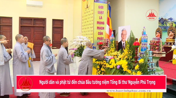 Người dân và phật tử đến chùa Bầu tưởng niệm Tổng Bí thư Nguyễn Phú Trọng