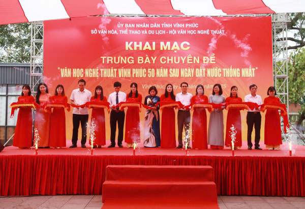 Trưng bày chuyên đề “Văn học, nghệ thuật tỉnh Vĩnh Phúc - 50 năm sau ngày đất nước thống nhất”